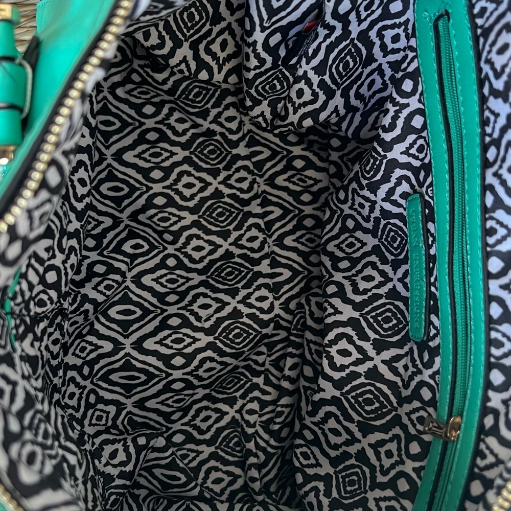 Urban Expressions Green Vegan Leather Purse with Accent Zippers. - Picture 4 of 5